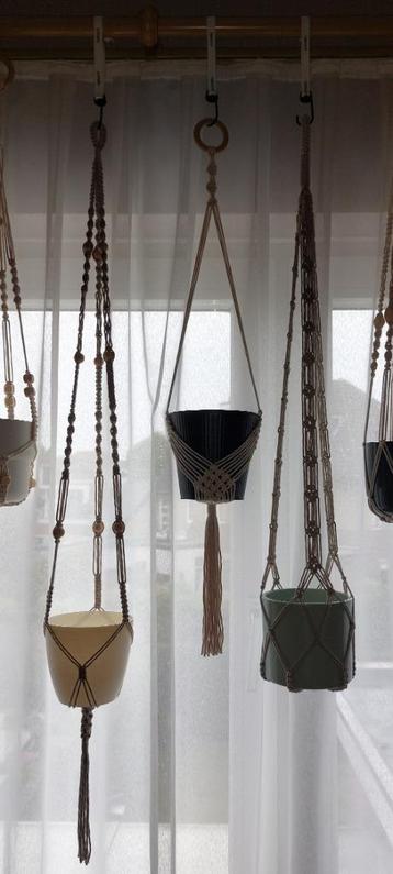 Macramé plantenhangers, handgemaakt beschikbaar voor biedingen