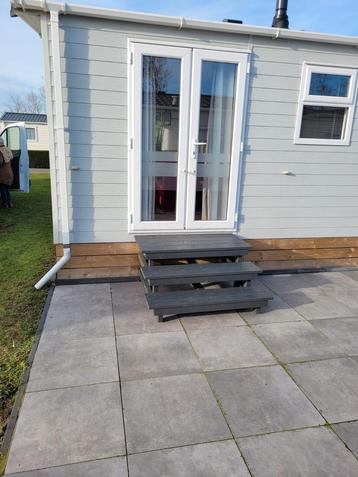 Stevige opstap met slotbouten stacaravan chalet of Tinyhouse beschikbaar voor biedingen
