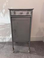 Nachtkastje - ijzer / met wieltjes, Huis en Inrichting, Slaapkamer | Nachtkastjes, Ophalen, Gebruikt, Metaal of Aluminium, 45 tot 65 cm