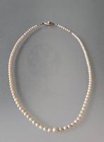 Mooi parelcollier/ketting met witgouden ruitvormig slotje, Ophalen of Verzenden