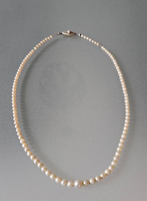 Mooi parelcollier/ketting met witgouden ruitvormig slotje, Antiek en Kunst, Antiek | Overige Antiek, Ophalen of Verzenden