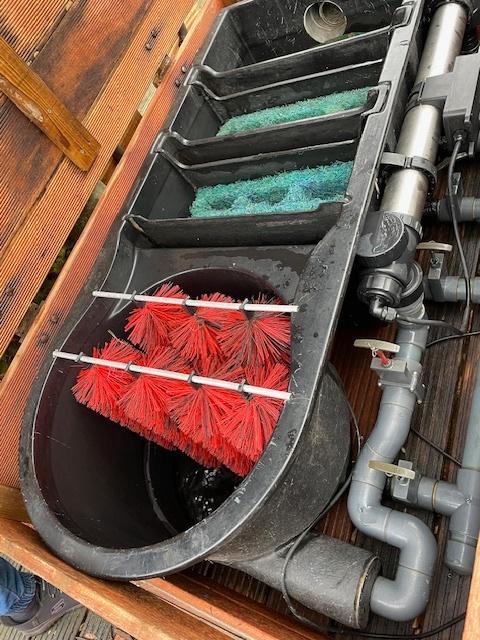 Complete vijverfilterinstallatie (incl. houten ombouw), Tuin en Terras, Vijver-toebehoren, Zo goed als nieuw, Vijverpomp, Ophalen