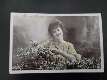 Antieke Franse kaart, dame, mand met sneeuwklokjes, 1911. beschikbaar voor biedingen