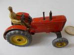 1956 Dinky Toys 300 MASSEY HARRIS TRACTOR + DRIVER. (-B-), Dinky Toys, Gebruikt, Ophalen of Verzenden, Tractor of Landbouw
