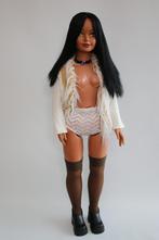 Mooie bruin getinte jesmar pop , Nr: G.M/1418.5, Verzamelen, Poppen, Verzenden, Zo goed als nieuw, Pop