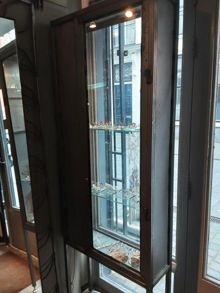 Stalen Vitrinekast met Glas - Uniek Design, Huis en Inrichting, Kasten | Vitrinekasten, Gebruikt, 100 tot 150 cm, 50 tot 100 cm