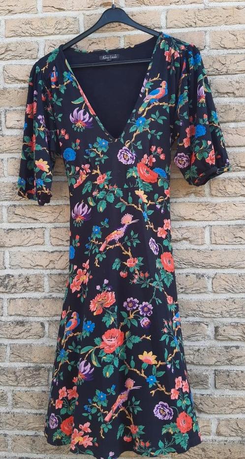 King Louie-tricot jurkje-L-ZGAN-zwart+bloem/vogelprint, Kleding | Dames, Jurken, Zo goed als nieuw, Zwart, Knielengte, Ophalen of Verzenden