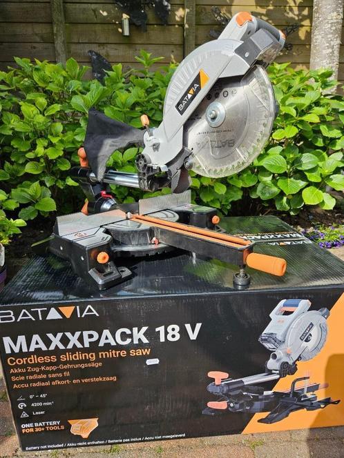 Aanbieding Nieuwe AFKORTZAAG met Accu en Lader € 199,00, Doe-het-zelf en Verbouw, Gereedschap | Machine-onderdelen en Toebehoren