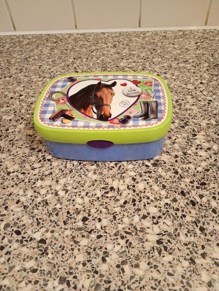 Mepal broodtrommel i love horses, Diversen, Schoolbenodigdheden, Gebruikt, Ophalen of Verzenden