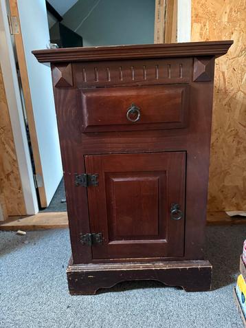 Kastje (meer inboedel te koop) beschikbaar voor biedingen