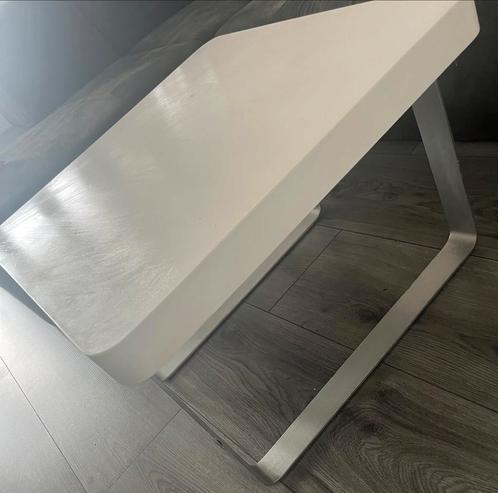 Modern White Square Coffee Table – Sleek & Minimalist Design, Huis en Inrichting, Tafels | Salontafels, Minder dan 50 cm, Rond