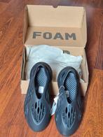 Yeezy foam RNR maat 35, Ophalen, Zwart, Nieuw, Sneakers of Gympen