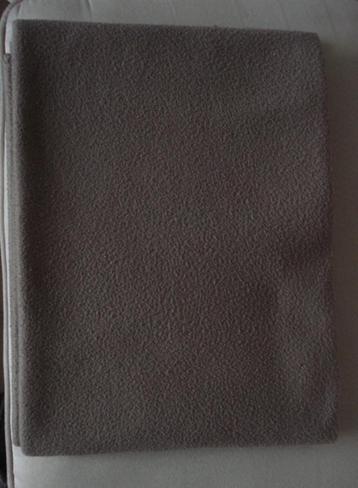 Nieuw kleikleurige warme fleece woondeken plaid 160 x 115 cm beschikbaar voor biedingen