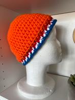 Oranje gebreide muts - Leuk voor Koningsdag / EK, Hobby en Vrije tijd, Feestartikelen, Ophalen of Verzenden, Zo goed als nieuw