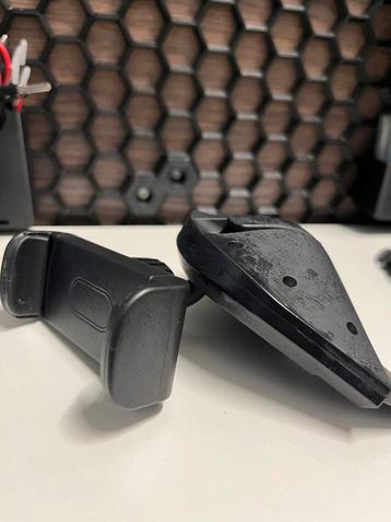 Telefoonhouder carkit CD beschikbaar voor biedingen