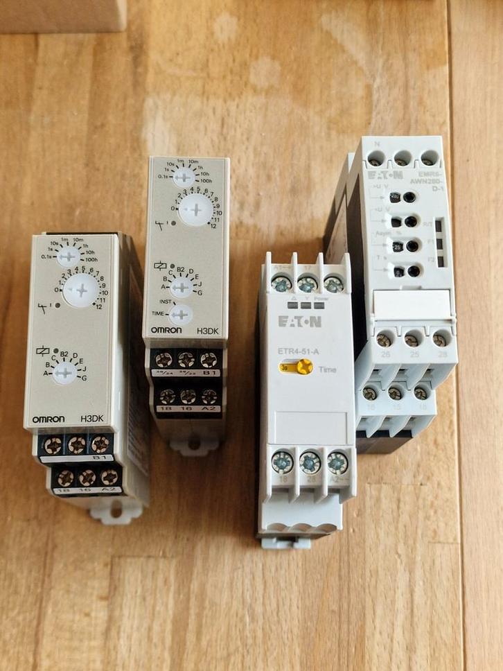 NIEUW in doos Eaton / Omron tijdrelais,  4st beschikbaar, Doe-het-zelf en Verbouw, Elektra en Kabels, Nieuw, Overige typen, Ophalen