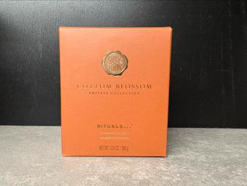 Rituals of Cotton Blossom geurkaars 360g beschikbaar voor biedingen