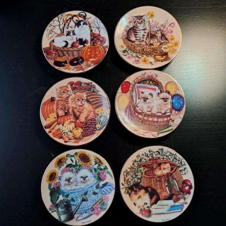 Kalendar Kitties Mini Bordjes - Bradford Exchange, Antiek en Kunst, Antiek | Schalen, Ophalen of Verzenden