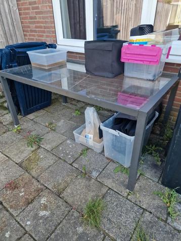 Aluminium tuintafel met glasplaat beschikbaar voor biedingen