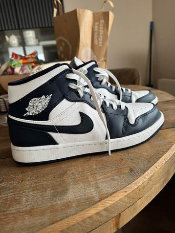 Nike Air Jordan 1 Mid ‘Obsidian’ beschikbaar voor biedingen
