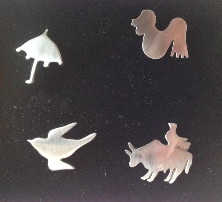 Foujita pins van staal gebaseerd op zijn kunstwerken, Antiek en Kunst, Curiosa en Brocante, Ophalen of Verzenden