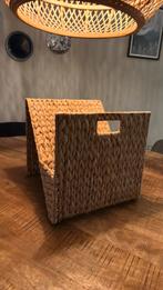Rieten krantenbak, Huis en Inrichting, Woonaccessoires | Krantenbakken en Lectuurbakken, Ophalen, Zo goed als nieuw