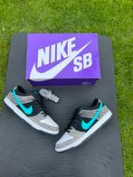 Nike SB dunk low elephant atmos 45,5, Nieuw, Ophalen of Verzenden, Sneakers of Gympen, Nike