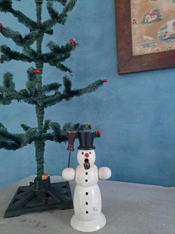 Vintage sneeuwpop rokersmannetje beschikbaar voor biedingen