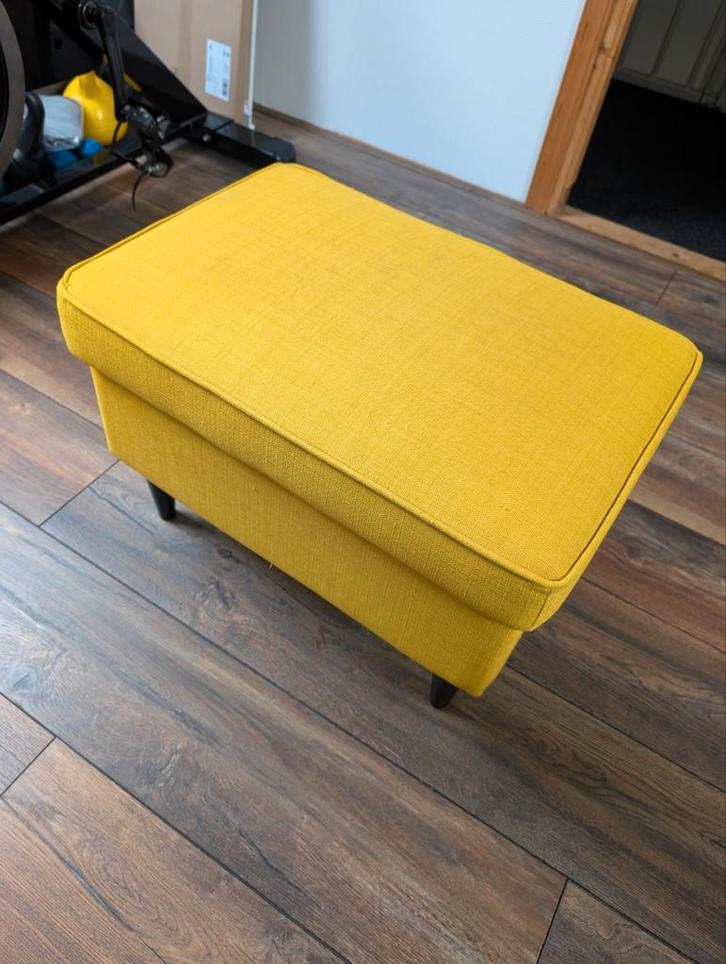 Ikea Strandmon poef/voetenbank geel, Huis en Inrichting, Banken | Voetenbanken en Poefen, Gebruikt, Minder dan 50 cm, Rechthoekig