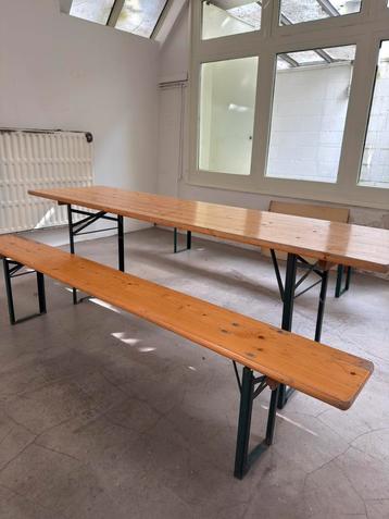 Biertafel met 2 banken compleet set €100 (220 cm) beschikbaar voor biedingen