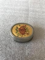 Pillendoosje met geborduurde roos, Ophalen of Verzenden