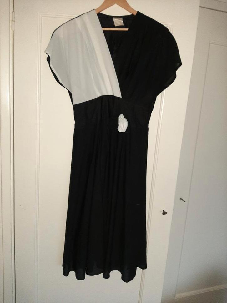 Vintage seventies feest jurk zwart wit ballroom maat 42, Kleding | Dames, Jurken, Zo goed als nieuw, Maat 42/44 (L), Zwart, Knielengte