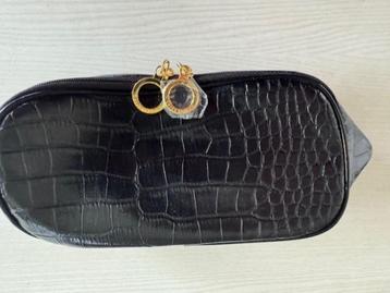 make-up tasje van Estée Lauder beschikbaar voor biedingen