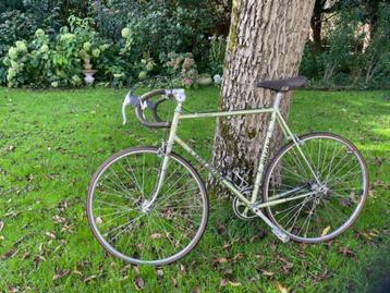 vintage racefiets Koga Miyata. olijfgroen 1976. Gent's racer