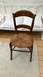 Antieke houten stoel met rieten zitting, Ophalen