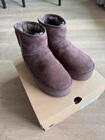 Bruine Ugg Vachtlaarzen W Classic Mini Platform, Bruin, Lage of Enkellaarzen, Ophalen of Verzenden, Gedragen