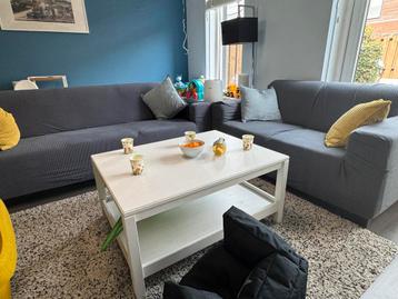 Complete woonkamer set – banken, salontafel & opbergpoefs beschikbaar voor biedingen