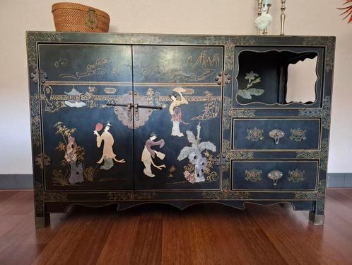 Oude Chinese Bruidskast met Houtsnijwerk, Antiek en Kunst, Antiek | Meubels | Kasten, Ophalen