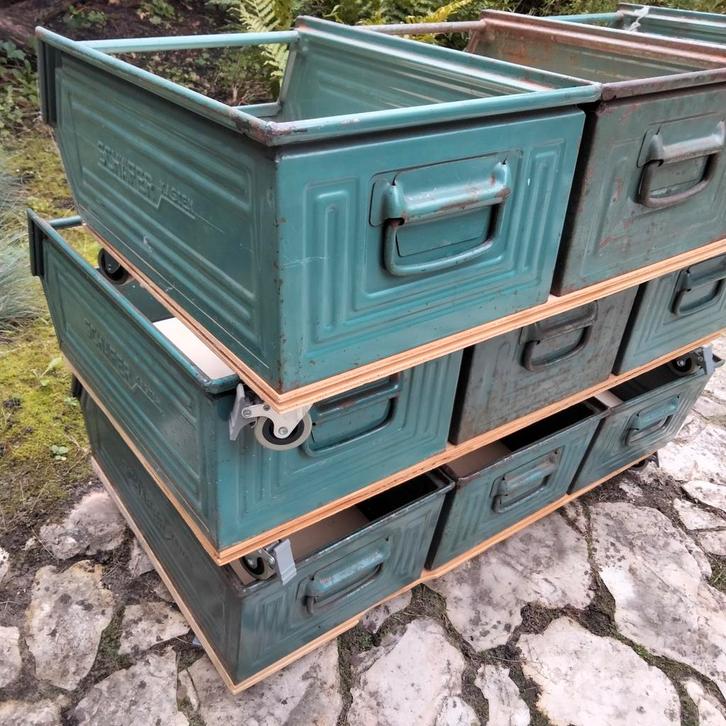 Drie keer drie vintage opbergbakken op wieltjes, Huis en Inrichting, Kasten | Overige, Gebruikt, Ophalen