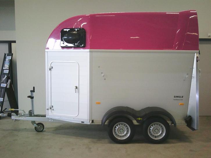 Nieuwe Humbaur Single alu Roze. incl zadelkamer. AANBIEDING, Dieren en Toebehoren, Paarden en Pony's | Trailers en Aanhangwagens