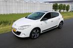 Renault Mégane 1.4 TCe Bose met Navigatie en Panorama dak, Auto's, Voorwielaandrijving, Gebruikt, 4 cilinders, Leder en Stof