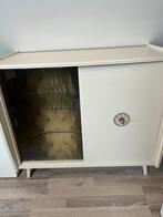 Wit dressior met glazen deur en gouden details, Ophalen of Verzenden, Zo goed als nieuw, 25 tot 50 cm, 50 tot 100 cm