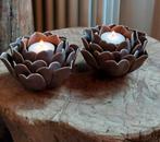 2 Aardewerk Waxinelichthouders Bloem/Artisjok, Huis en Inrichting, Woonaccessoires | Kandelaars en Kaarsen, Overige materialen