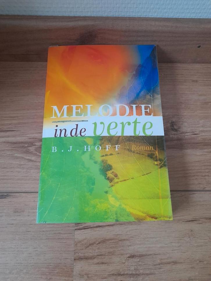 Melodie in de verte - B.J. Hoff, Boeken, Romans, Gelezen, Nederland, Ophalen of Verzenden
