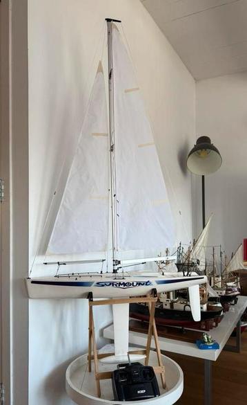 Complete RC zeilboot, klaar om te zeilen beschikbaar voor biedingen
