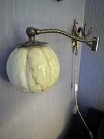 Antieke / vintage wandlamp met marmerenbol, Huis en Inrichting, Lampen | Wandlampen, Ophalen of Verzenden, Gebruikt, Glas