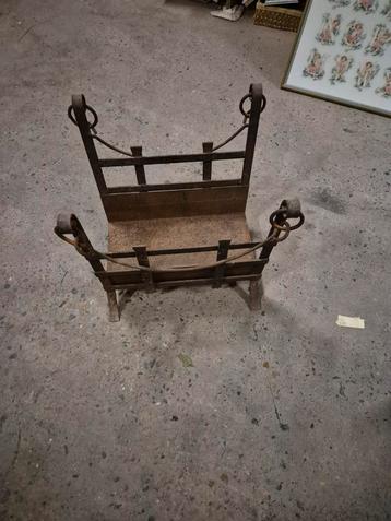 ijzere lectuurbak/houtbak beschikbaar voor biedingen