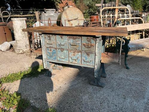 Oude werkbank gietijzeren poten koffiebar badkamer meubel, Antiek en Kunst, Curiosa en Brocante, Ophalen