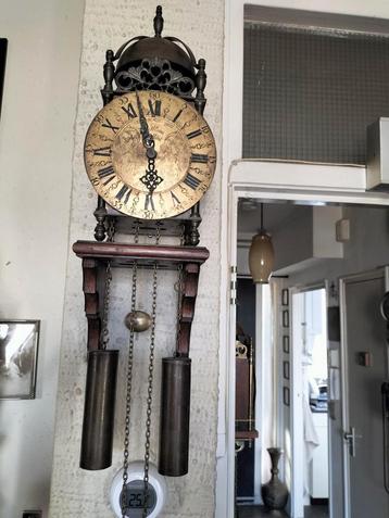 Lantarenklok op stoel  beschikbaar voor biedingen