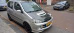 Daihatsu YRV 1.3 Turbo Automaat 2003 Grijs, Auto's, Daihatsu, Stof, Zwart, 4 cilinders, 129 pk